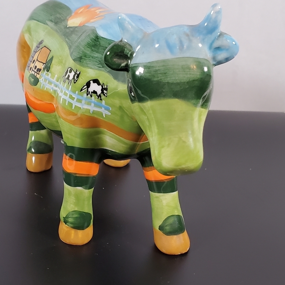 Cow Parade "Farm" Figurine - Picture 3 of 5